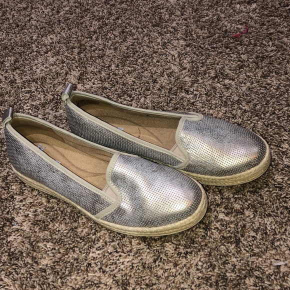 Shoes - Picture 5 of 6